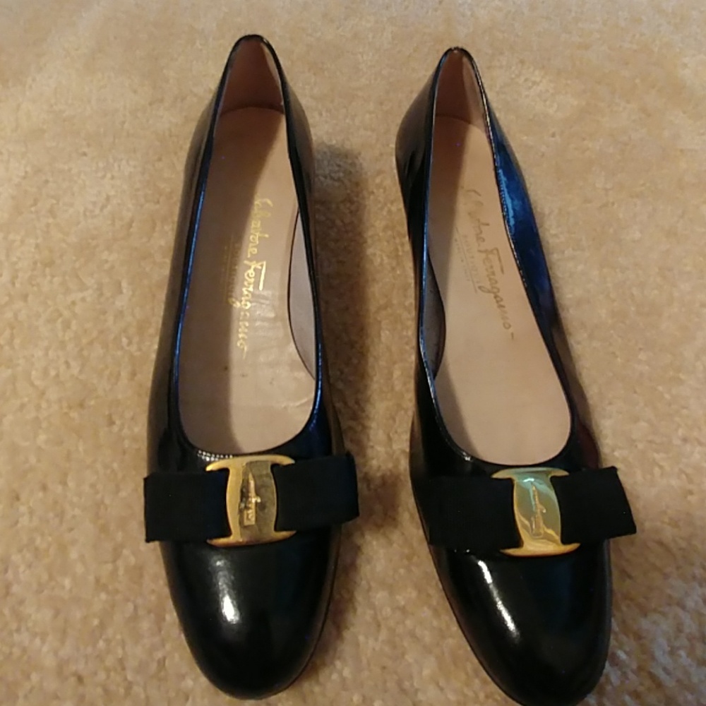 Salvatore Ferragamo Boutique black flats